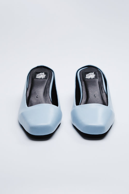 GLORIA in Dream Blue